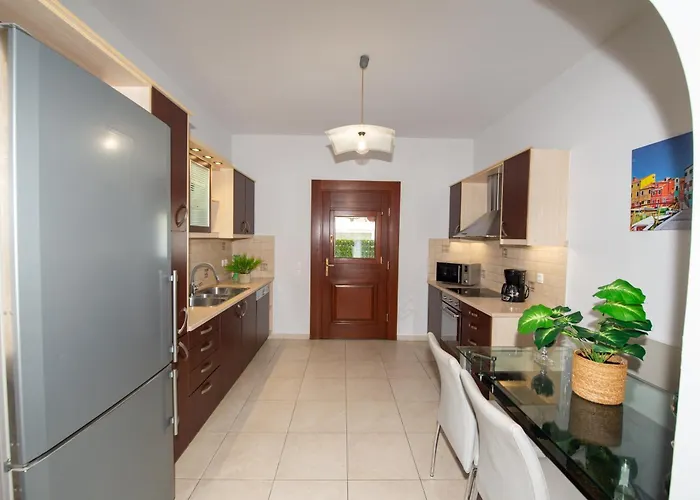 Vila Grand Hayat Santorini Mesariá