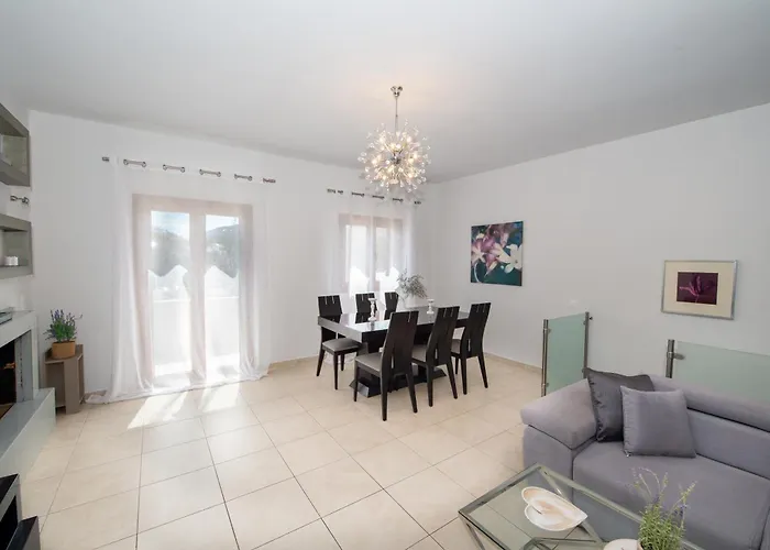 Villa Grand Hayat Santorini